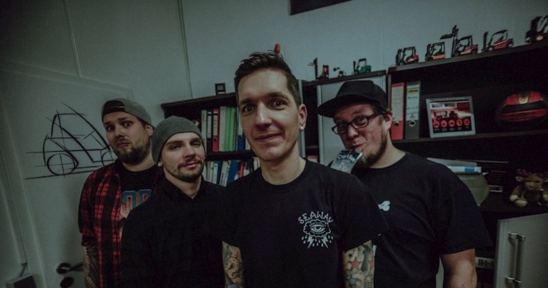 Videopremiere: HOLLY WOULD SURRENDER