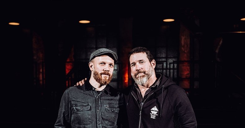 Matze Rossi und Chuck Ragan covern DONOTS