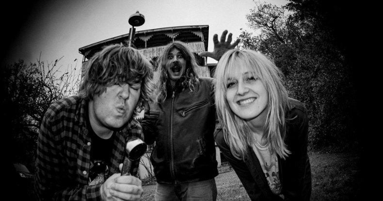 BIKINI BEACH: Videopremiere