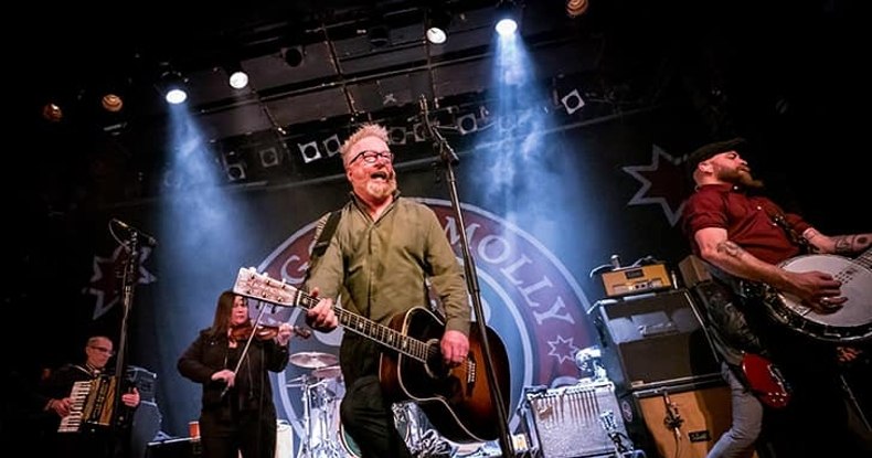 FLOGGING MOLLY: Feiern in schwierigen Zeiten