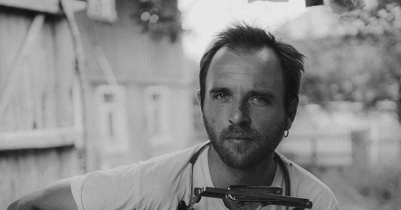 Videopremiere: Jacke Schwarz „Ich will hier raus“