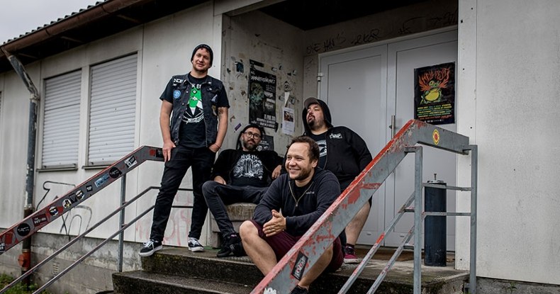 Videopremiere: SNACKWOLF „Dictatorship Retirement Camp“